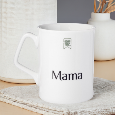 Vorderansicht der Mama Definition Tasse von Sprachschatztruhe – liebevolle Porzellantasse mit Botschaft für die beste Mama der Welt